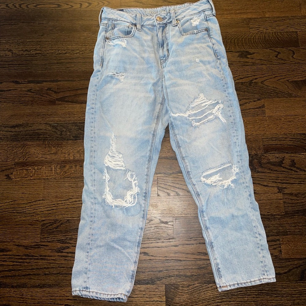 American Eagle ripped mom jeans size 4 extra short